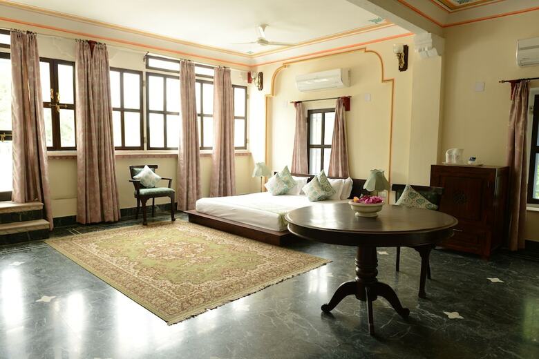 Hotel Diggi Palace