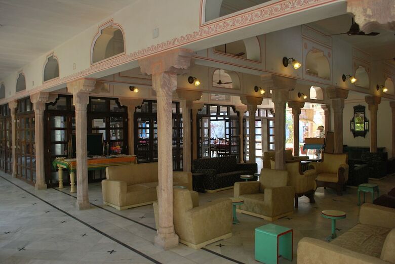 Hotel Diggi Palace