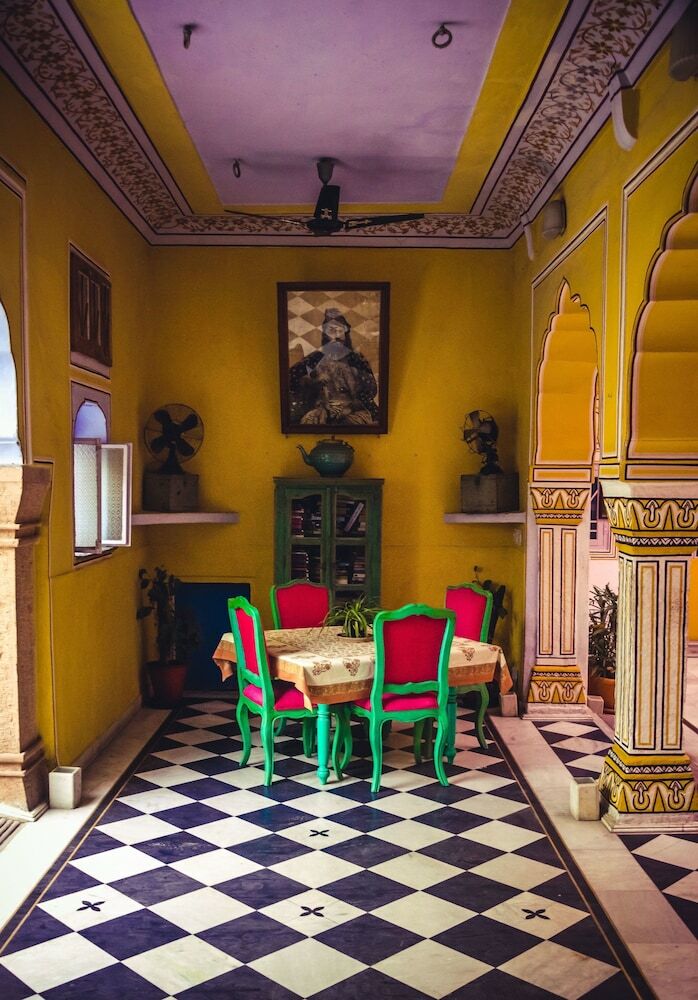 Hotel Diggi Palace