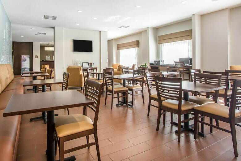 Hotel Sleep Inn & Suites
