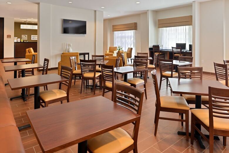 Hotel Sleep Inn & Suites