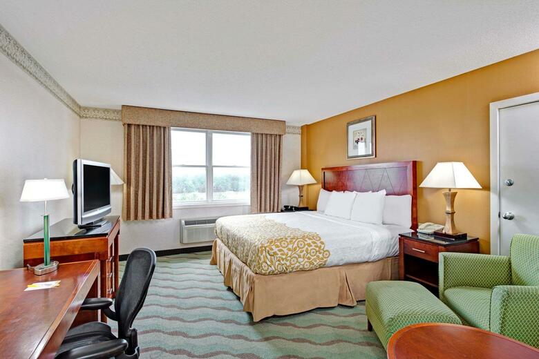 Days Hotel & Conference Center By Wyndham Methuen Ma