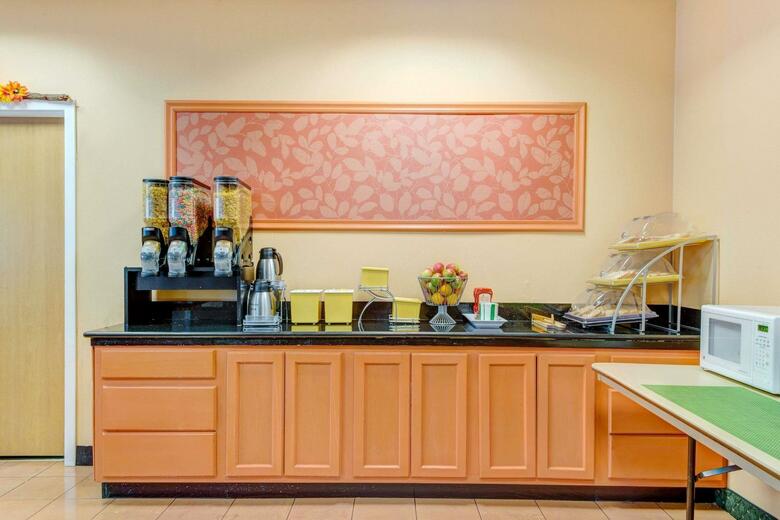 Days Hotel & Conference Center By Wyndham Methuen Ma