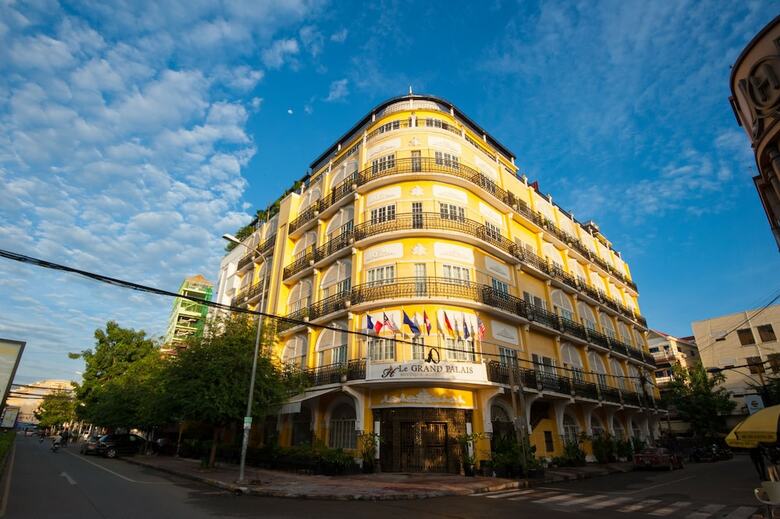 Le Grand Palais Boutique Hotel