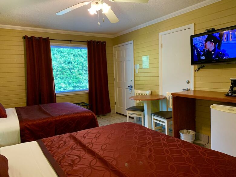 Motel Lakeside Inn And Cafe