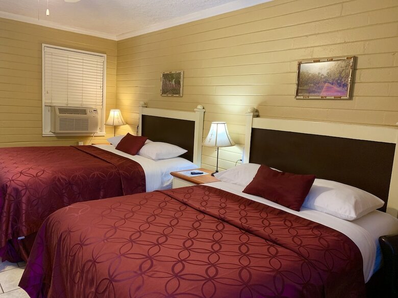 Motel Lakeside Inn And Cafe