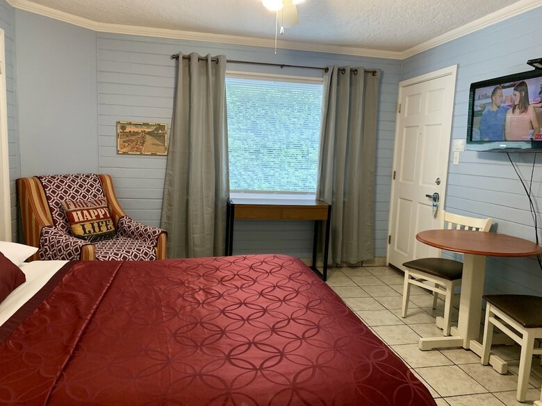Motel Lakeside Inn And Cafe