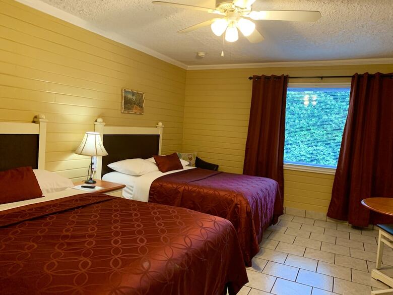 Motel Lakeside Inn And Cafe