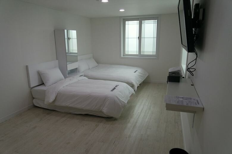 Ekonomy Hotel Yeosu