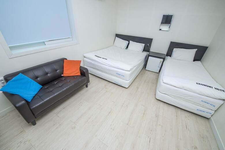 Ekonomy Hotel Yeosu