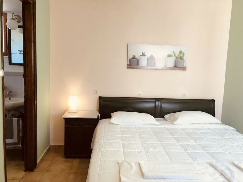 Apartamentos Nicolas Beach Guesthouse