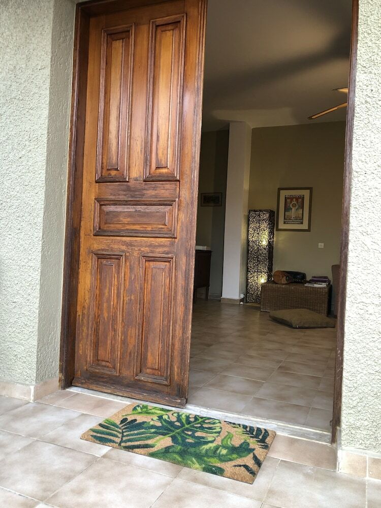 Apartamentos Nicolas Beach Guesthouse