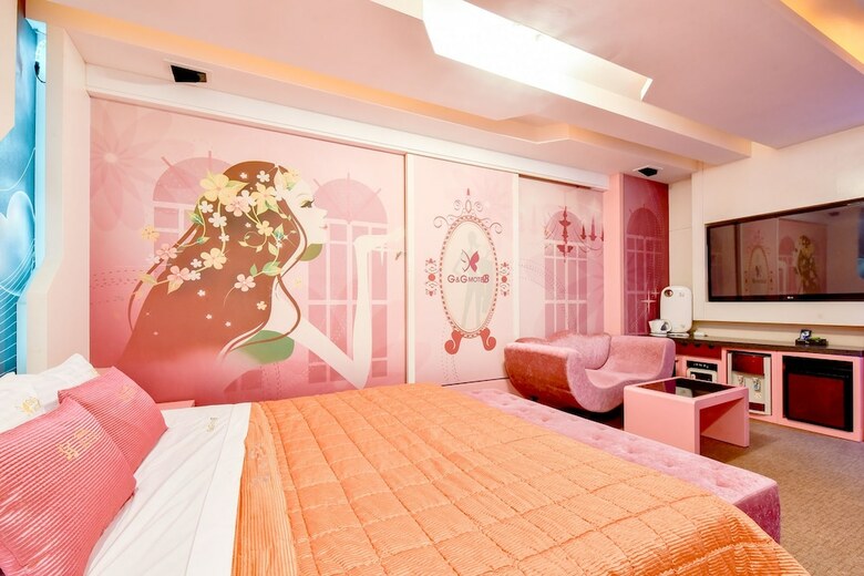 Thebay Hotel