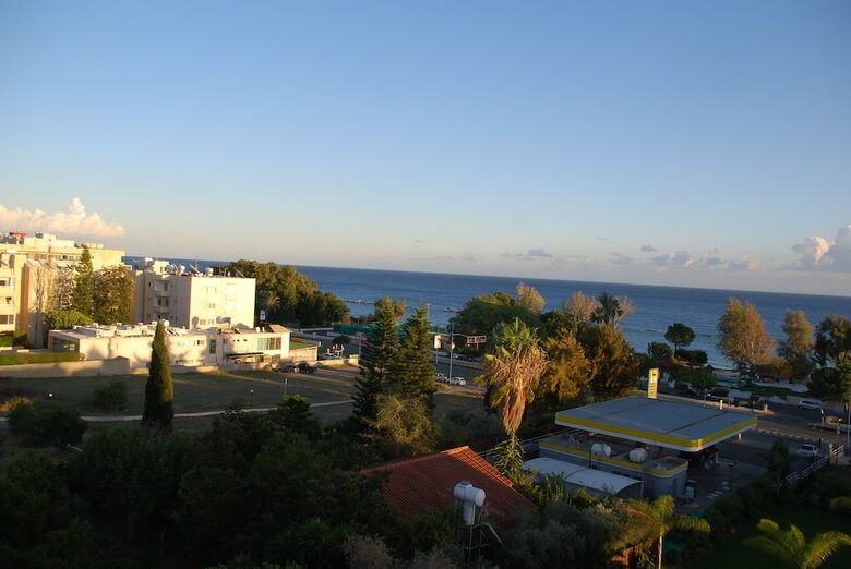 The Caravel Hotel