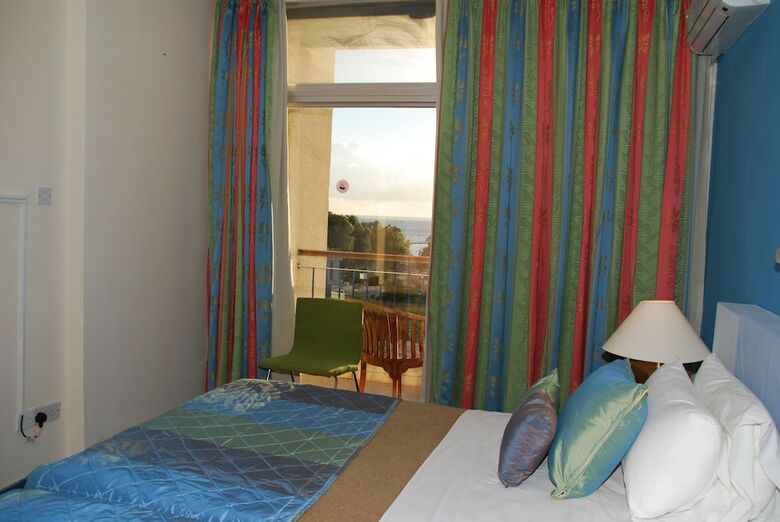 The Caravel Hotel