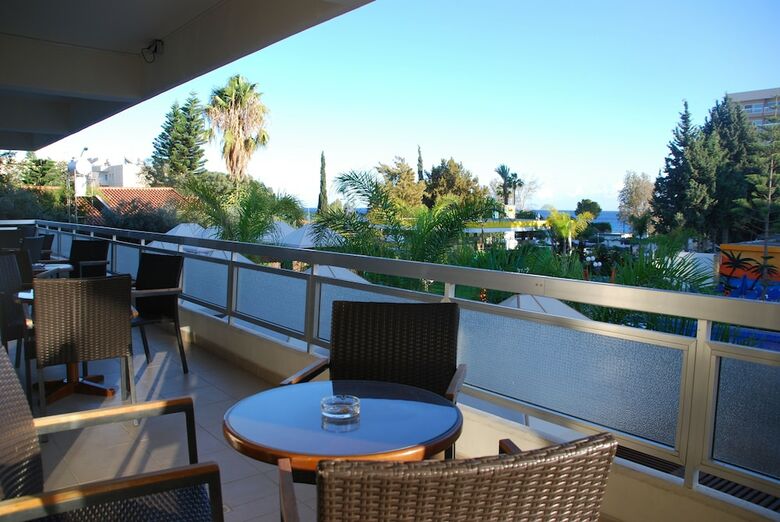 The Caravel Hotel