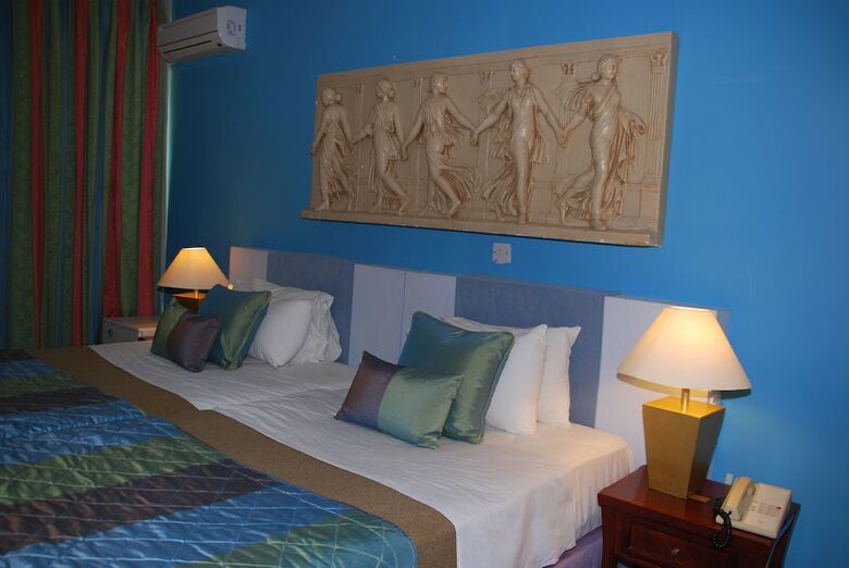 The Caravel Hotel