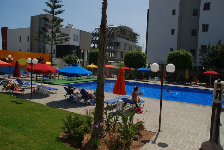 The Caravel Hotel