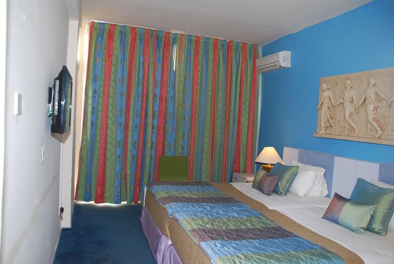 The Caravel Hotel