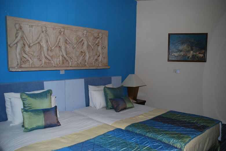 The Caravel Hotel