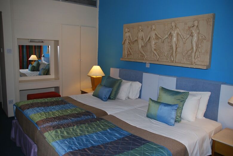 The Caravel Hotel