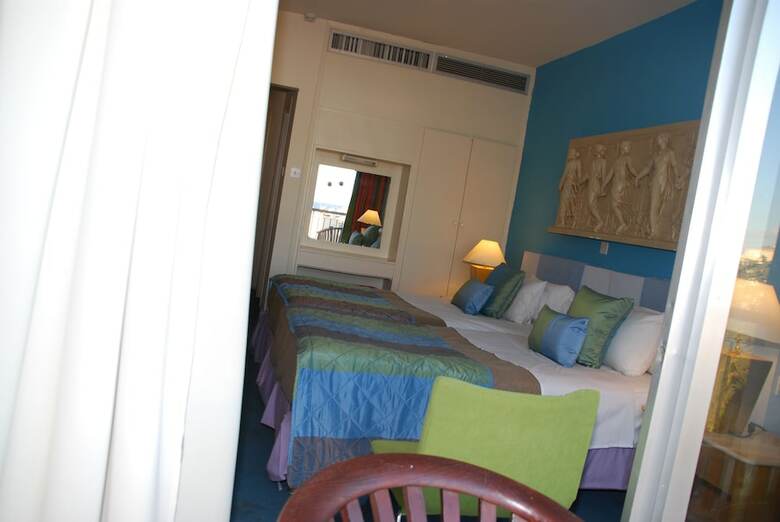 The Caravel Hotel