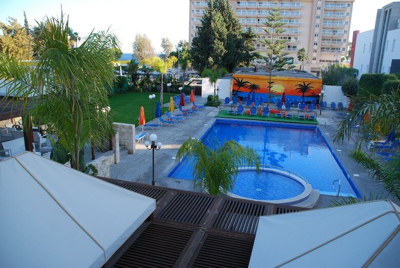 The Caravel Hotel