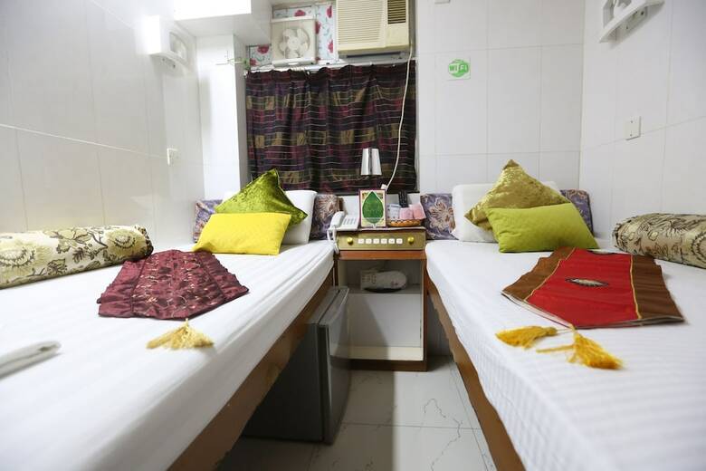 Hostal Kamal Deluxe Hotel