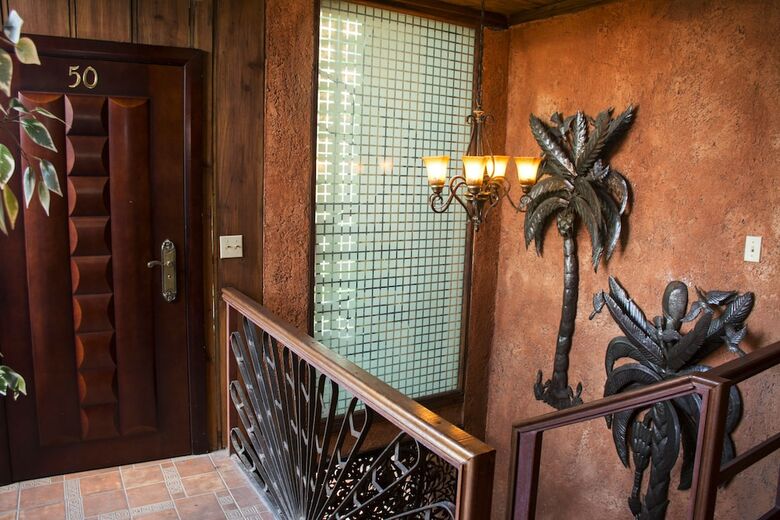 Hotel B & B Comfy Inn