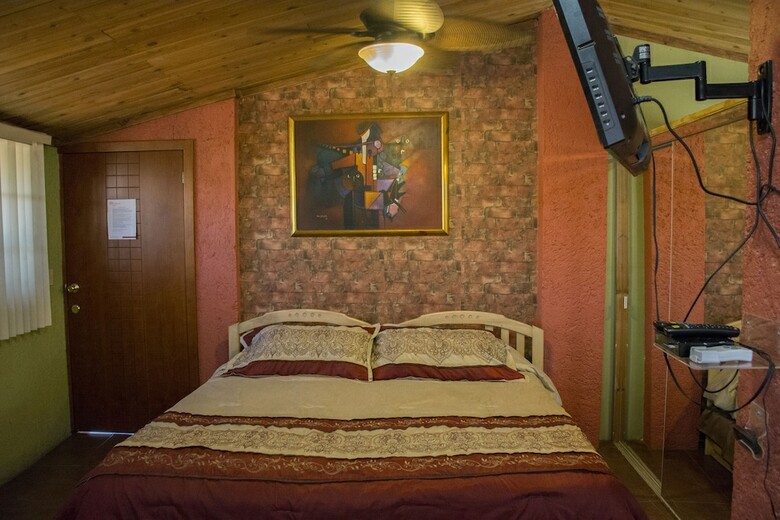 Hotel B & B Comfy Inn