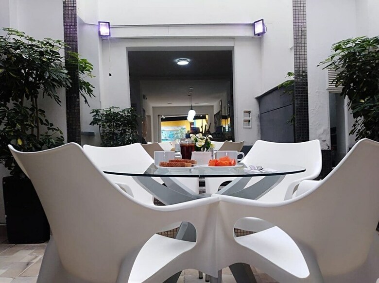 Hostal Lleras Calle 8