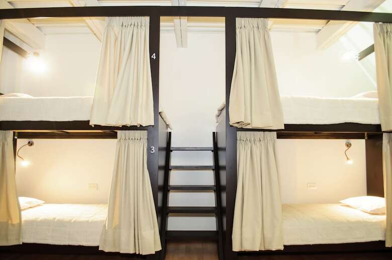 Hostal Lleras Calle 8
