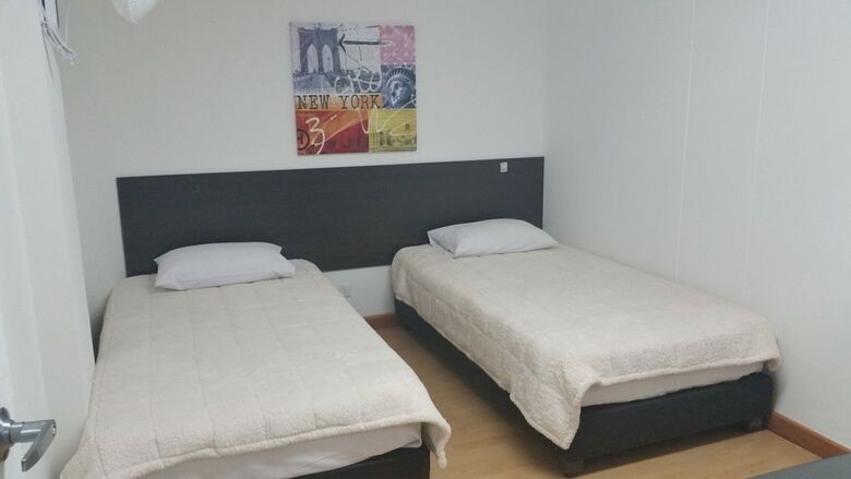 Hostal Lleras Calle 8