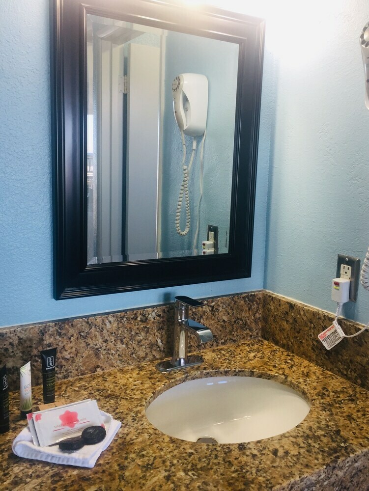 Dolphin Cove Motel