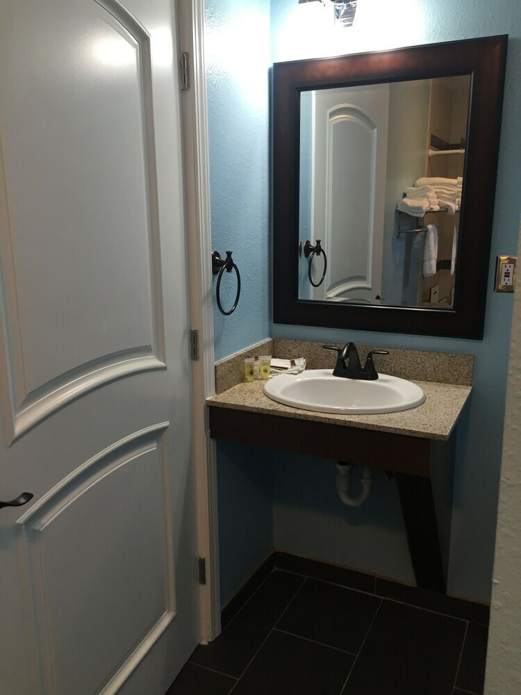 Dolphin Cove Motel