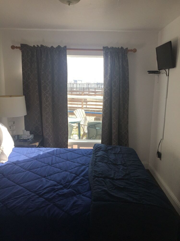 Dolphin Cove Motel