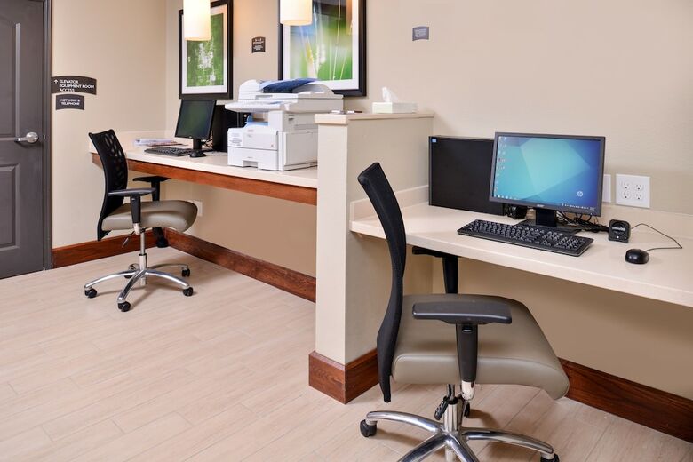 Hotel Staybridge Suites Rochester - Commerce Dr Nw
