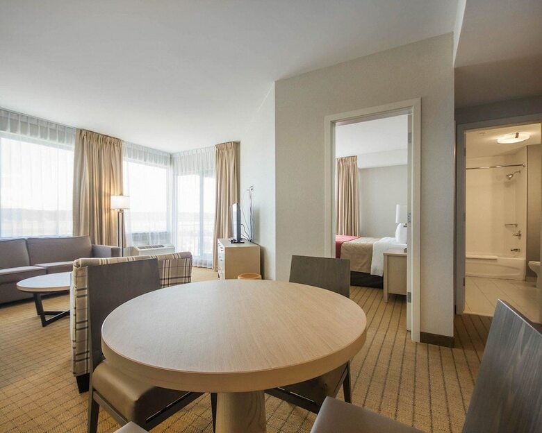 Hotel Comfort Inn & Suites