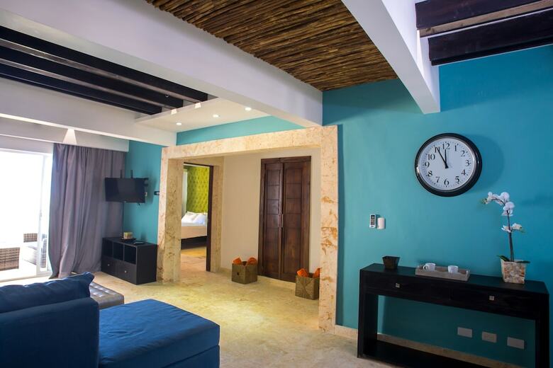 Chateau Del Mar