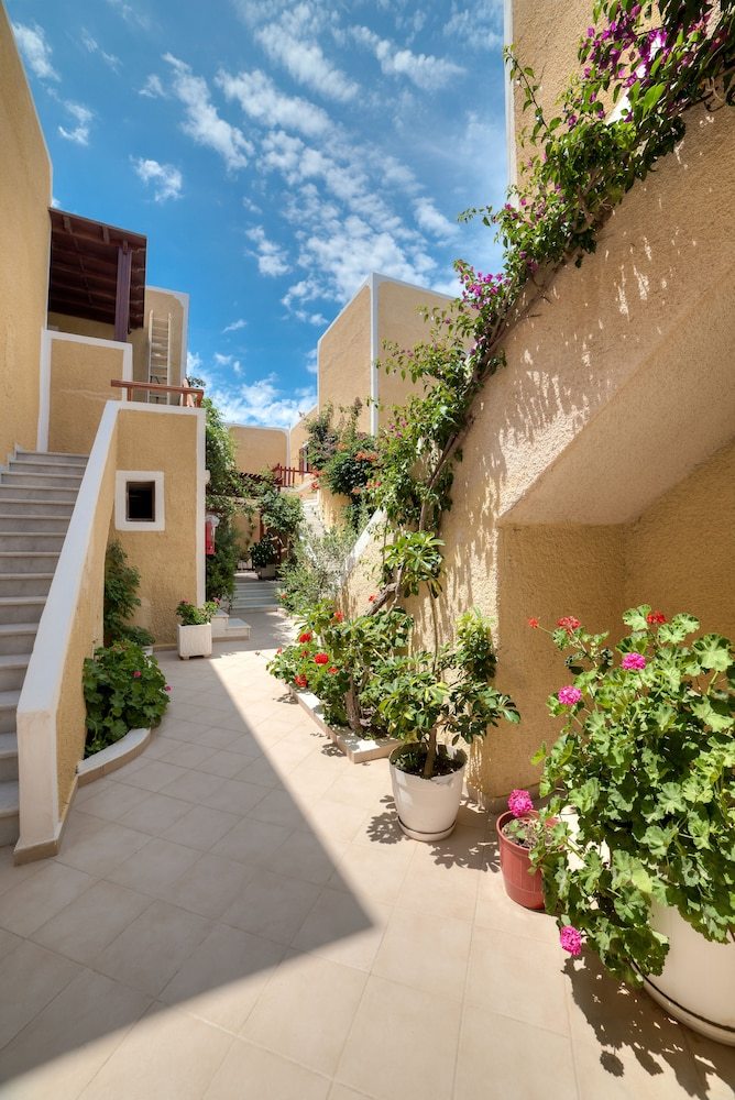 Nostos Beach Hotel