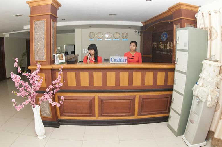 City Grand Hotel