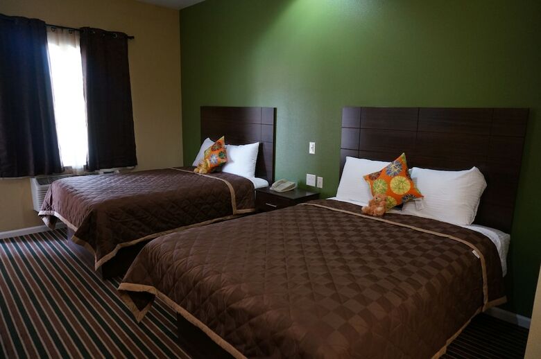 The Bungalows Hotel & Event Center