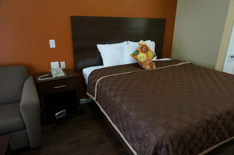 The Bungalows Hotel & Event Center