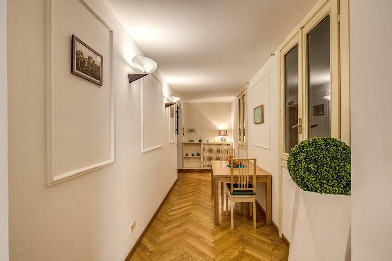 Tritone Top House