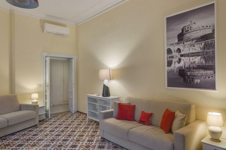 Tritone Top House