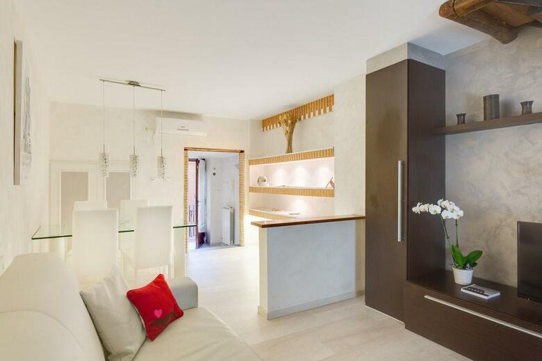 Tritone Top House