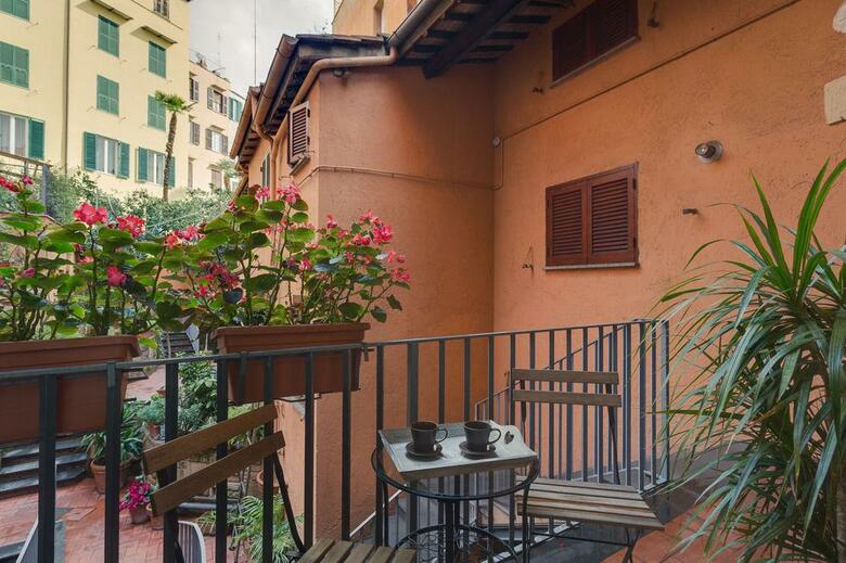 Tritone Top House