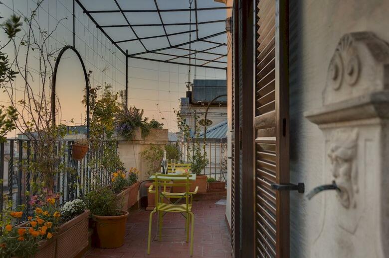 Tritone Top House