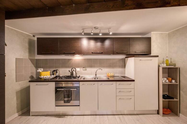 Tritone Top House