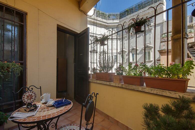 Tritone Top House